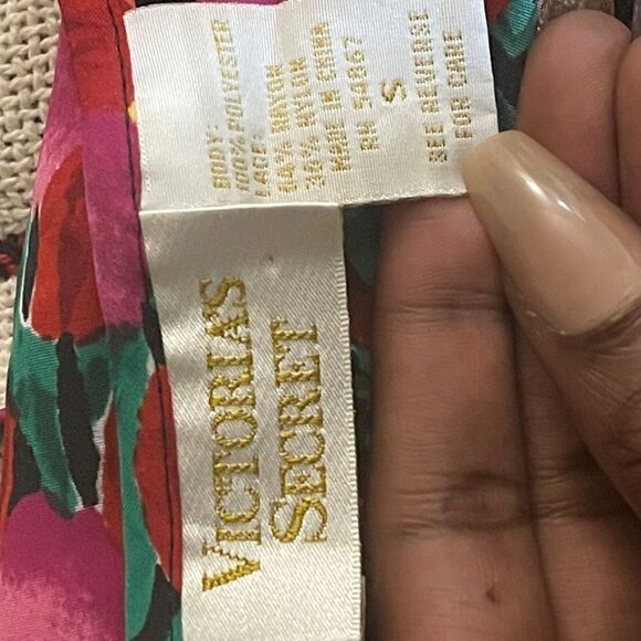 "Luxurious Vintage Gold Label Victoria's Secret Double Strap Floral Slip - Picture 4 of 4